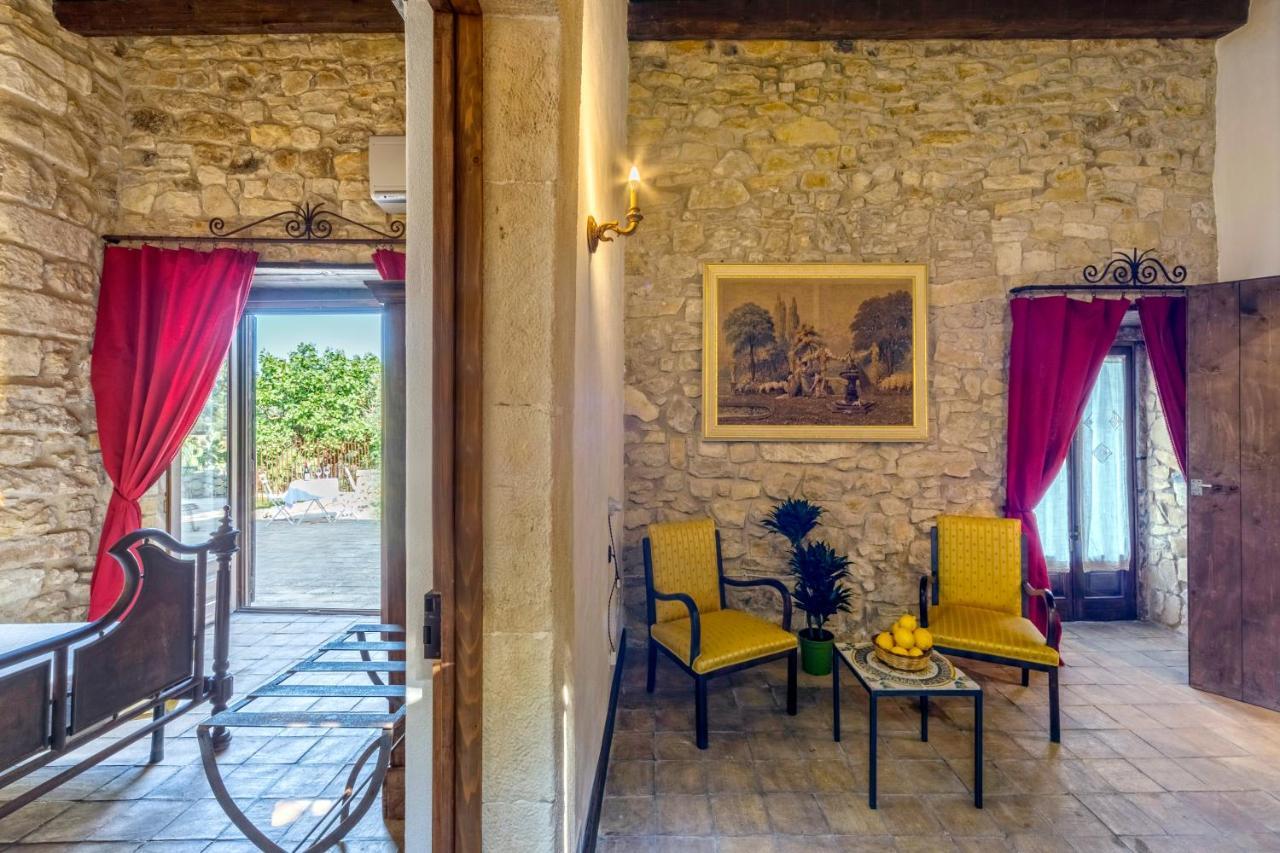 Masseria Fortificata Lo Zafferaneto Buccheri Zewnętrze zdjęcie