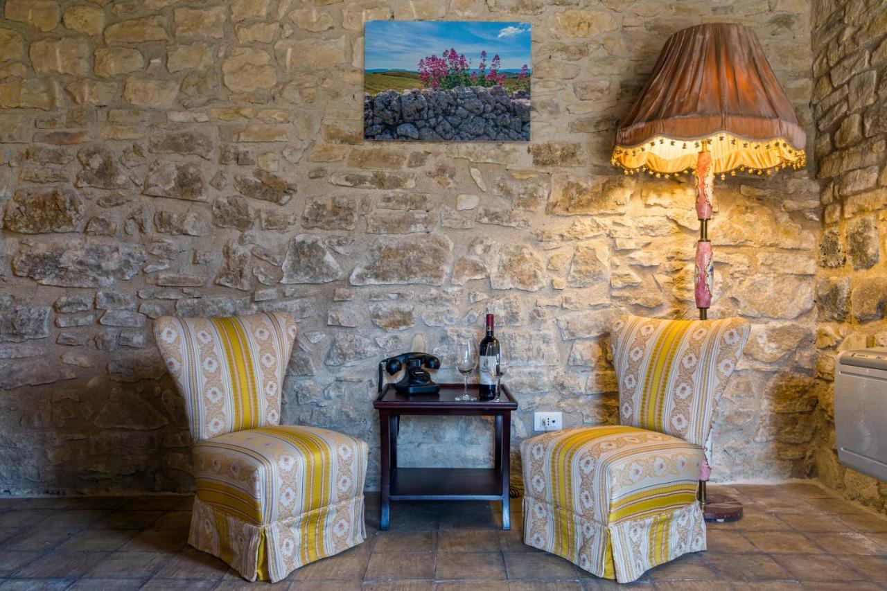 Masseria Fortificata Lo Zafferaneto Buccheri Zewnętrze zdjęcie