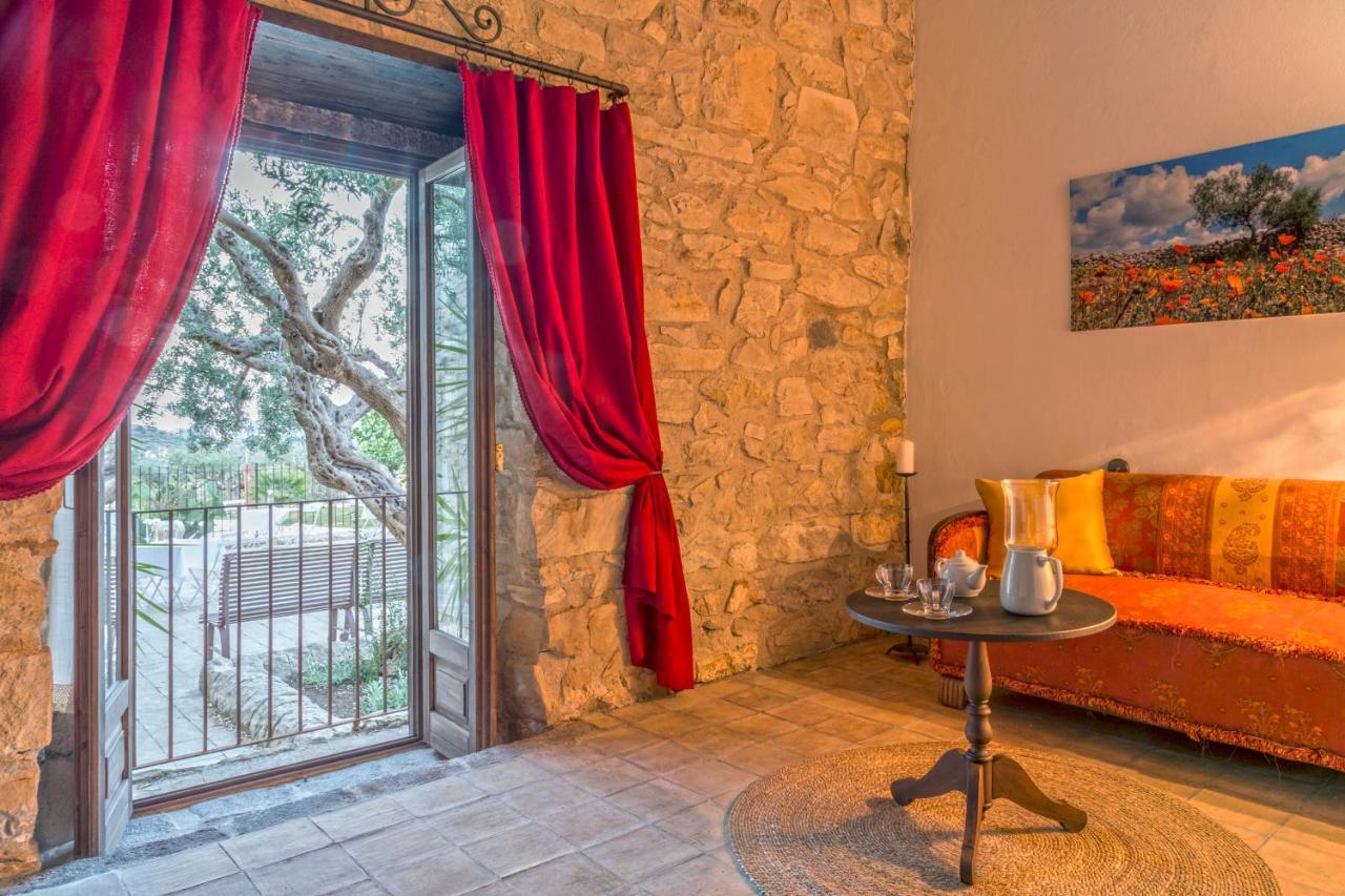 Masseria Fortificata Lo Zafferaneto Buccheri Zewnętrze zdjęcie