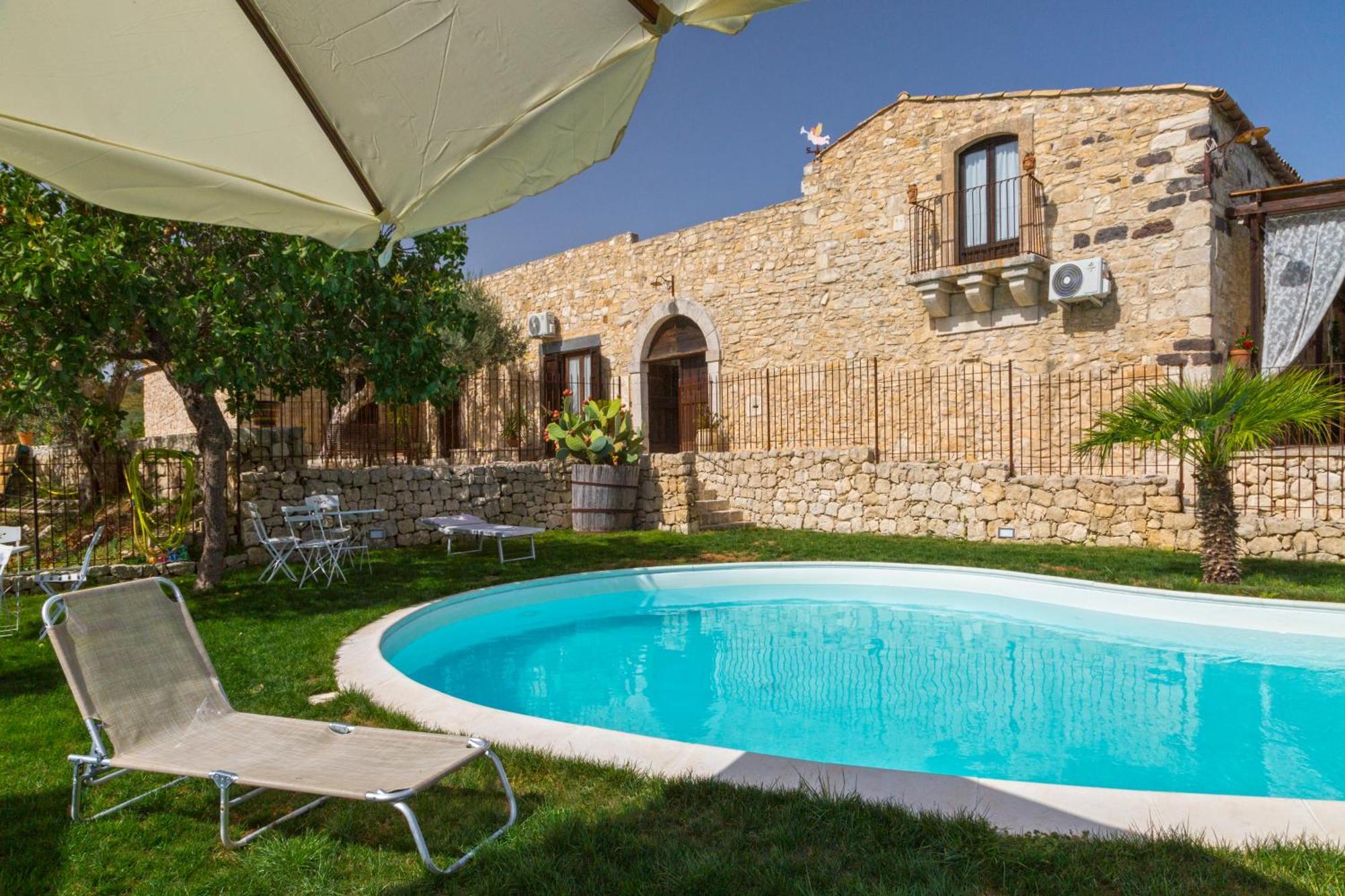 Masseria Fortificata Lo Zafferaneto Buccheri Zewnętrze zdjęcie